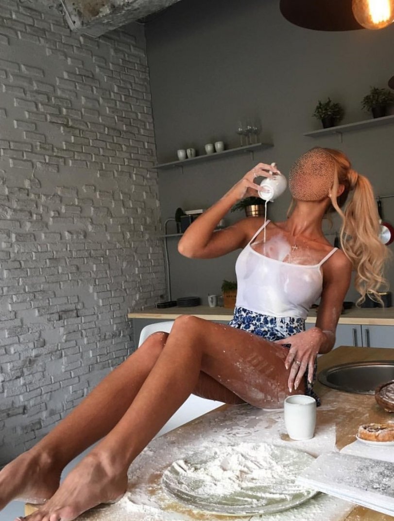 Софа привлекальеная девушка из Орска цена от 4000 руб