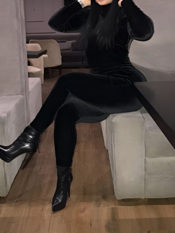 Ева привлекательная девушка из Орска цена от 10000 руб