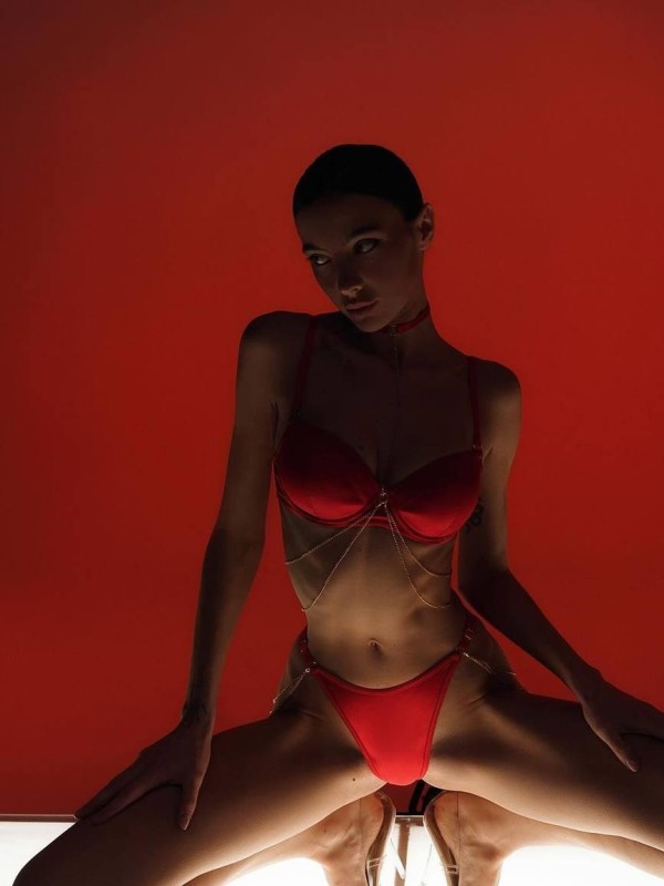 Милена привлекательная девушка из Орска цена от 6000 руб